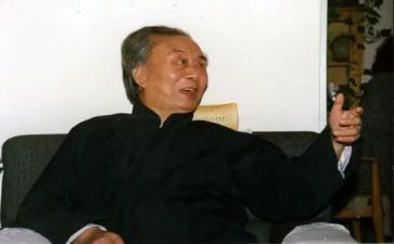 艾青镜的读后感6篇