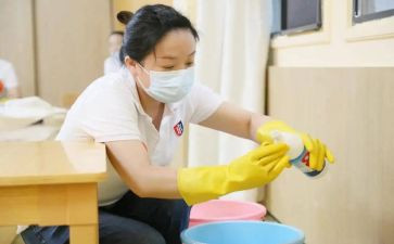 2024年幼儿园中班保育员工作计划7篇