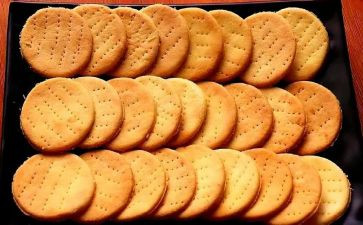 幼儿园小班送饼干教案5篇