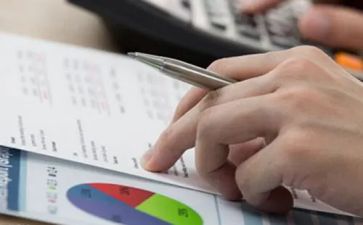 2024年出纳的年终个人总结模板7篇