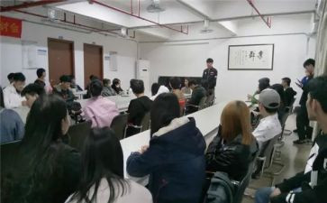 副班主任竞选演讲稿8篇