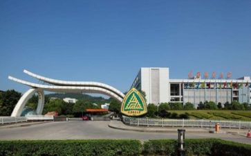 高校年终述职报告6篇