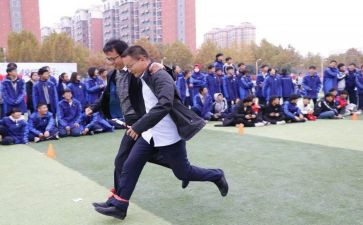 两人三足跑游戏作文6篇