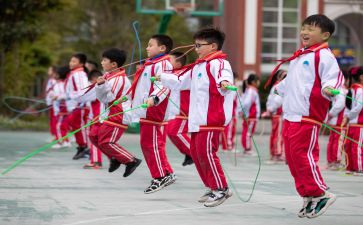 幼儿园体育活动钻教案推荐5篇