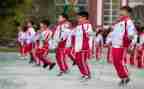 幼儿园体育活动钻教案推荐5篇