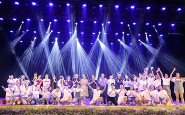 学校元旦晚会策划活动方案6篇